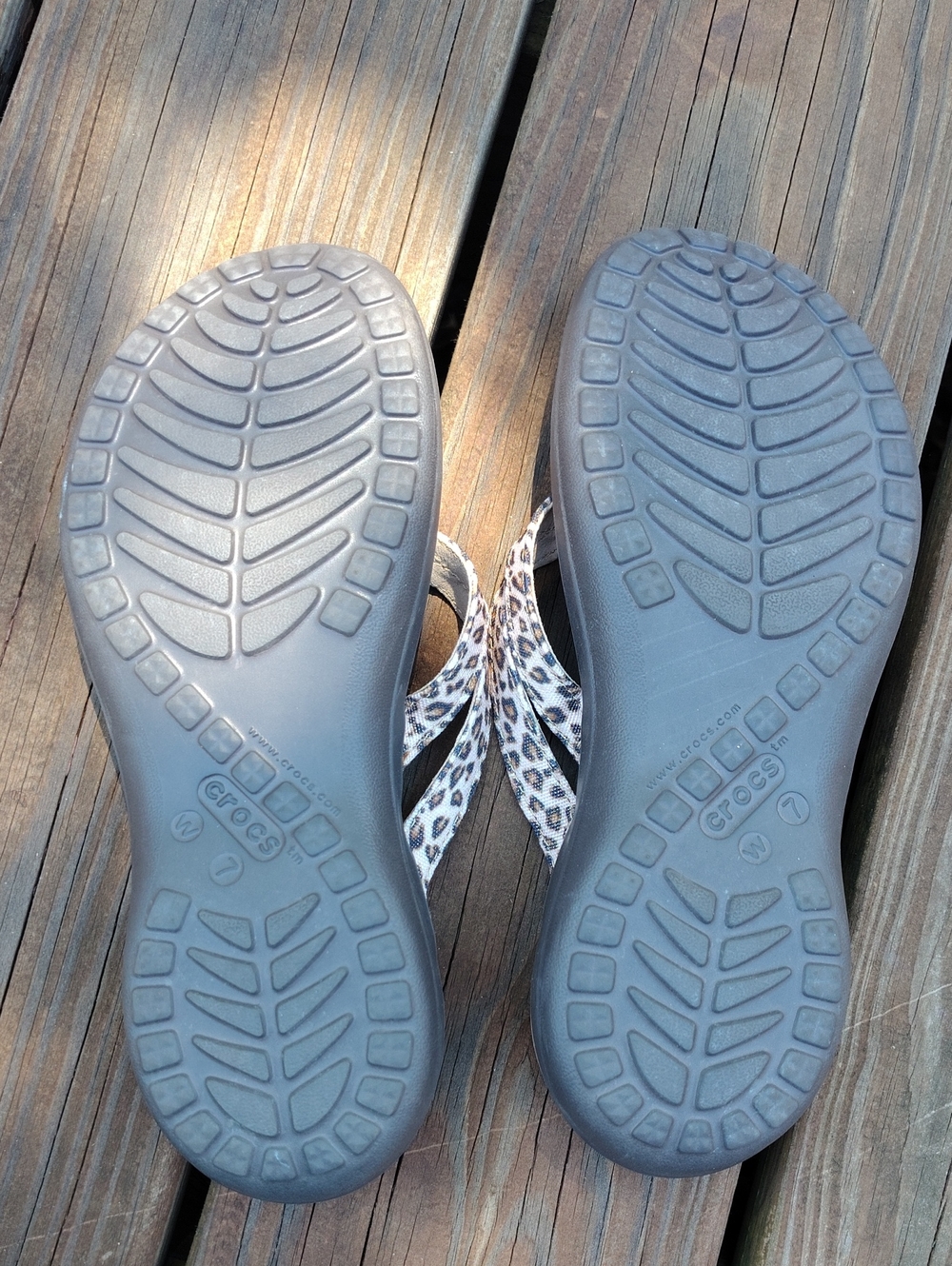 Crocs Leopard Print Capri V Flip Flop Sandals Size 7 Womens - Picture 8 of 11